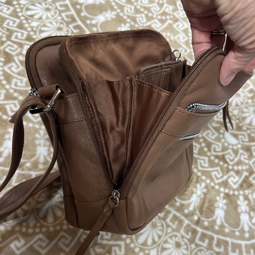Tan Leather Crossbody Bag with multiple compartments - Picture 14 of 16